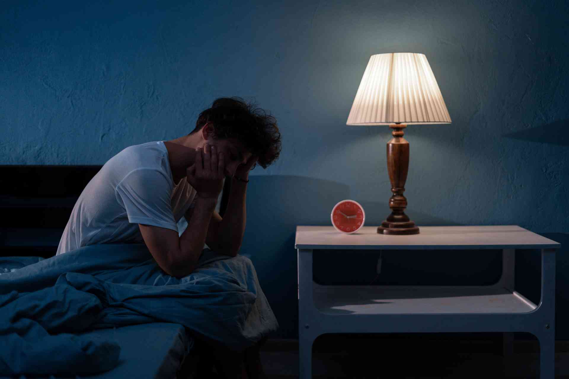 Sintomas de ansiedade noturna: como identificar e tratar para dormir (e viver) melhor?